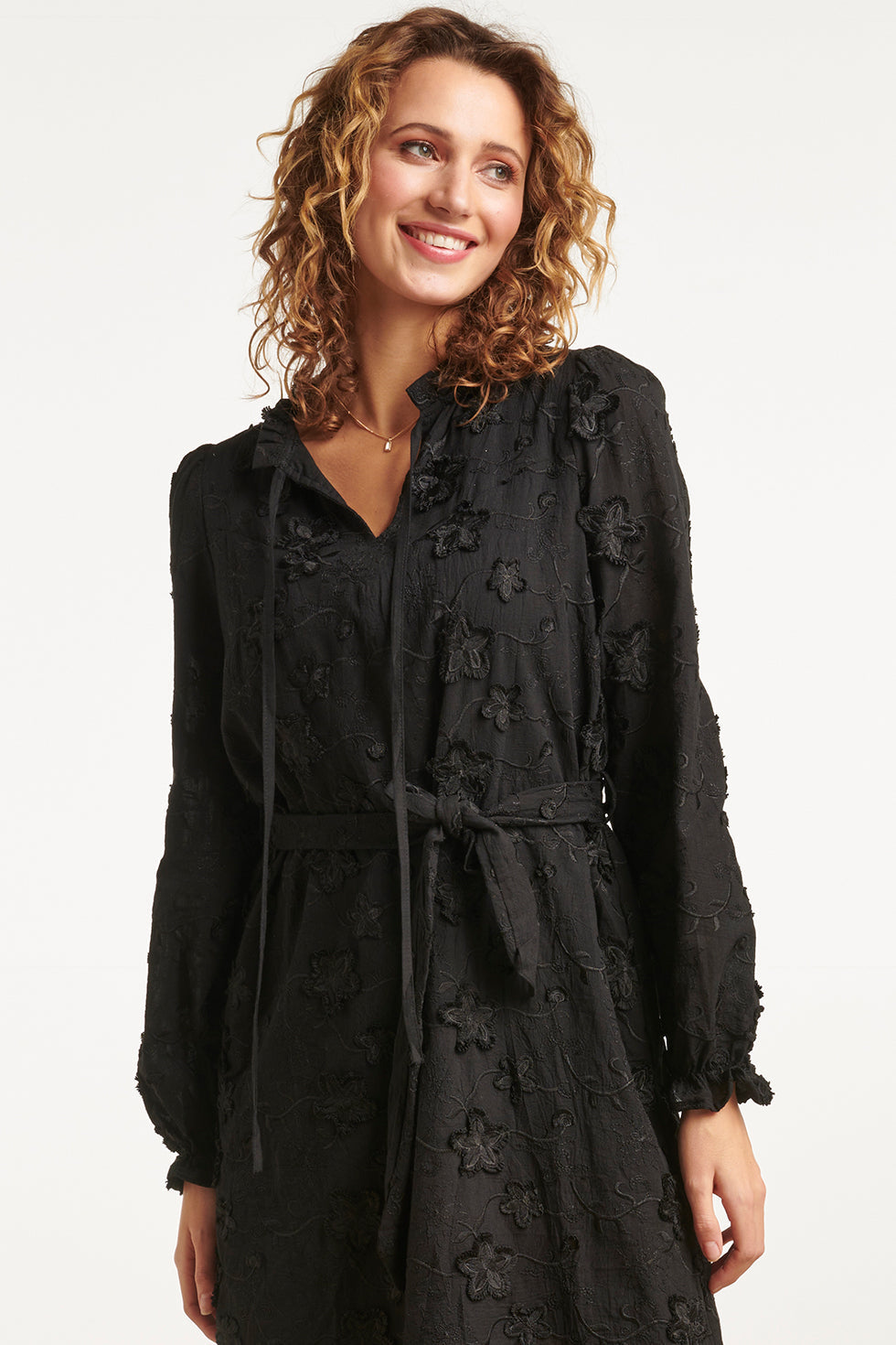 23572 3D Geborduurde Bloemenjurk | Black