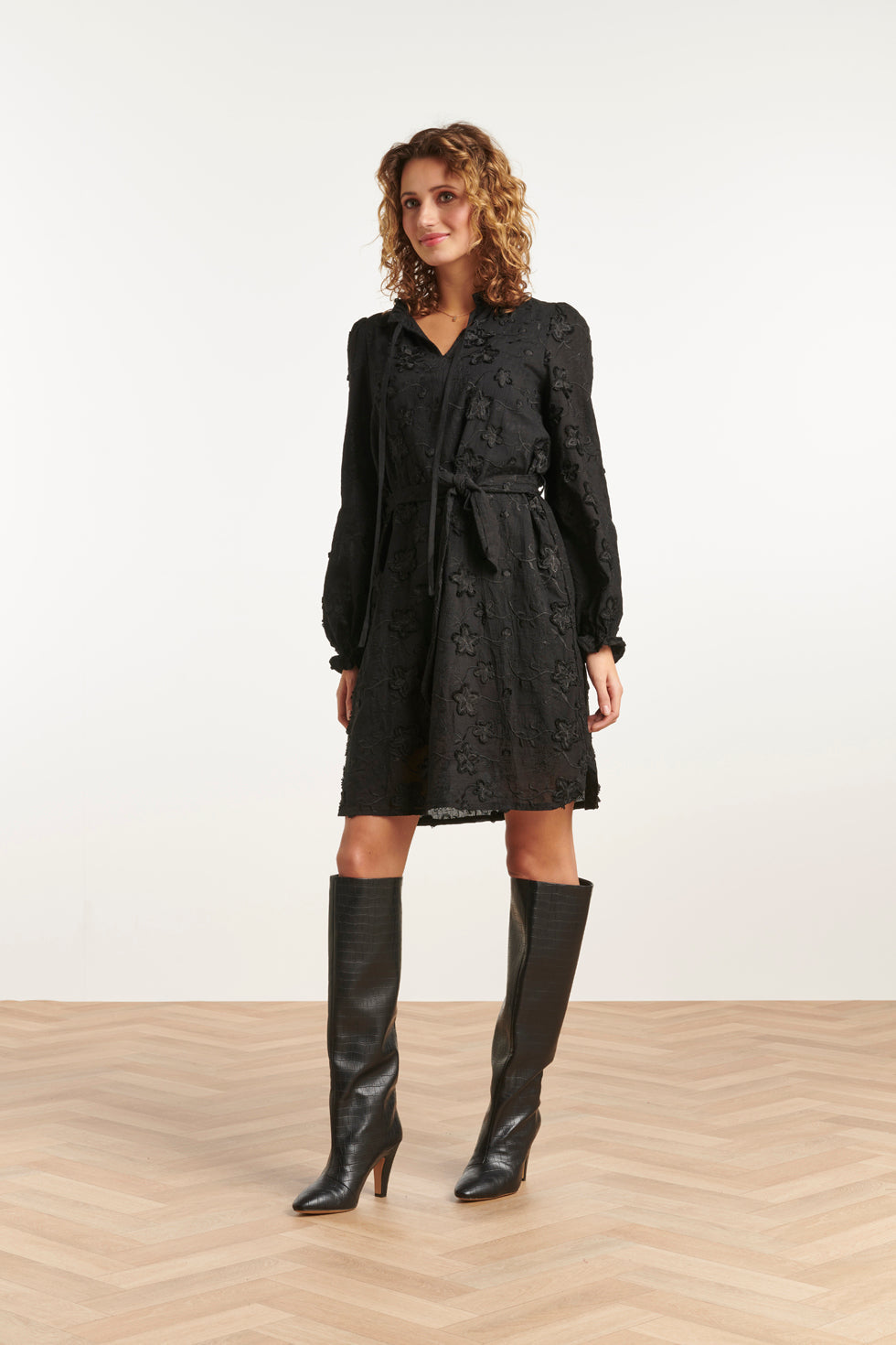 23572 3D Geborduurde Bloemenjurk | Black