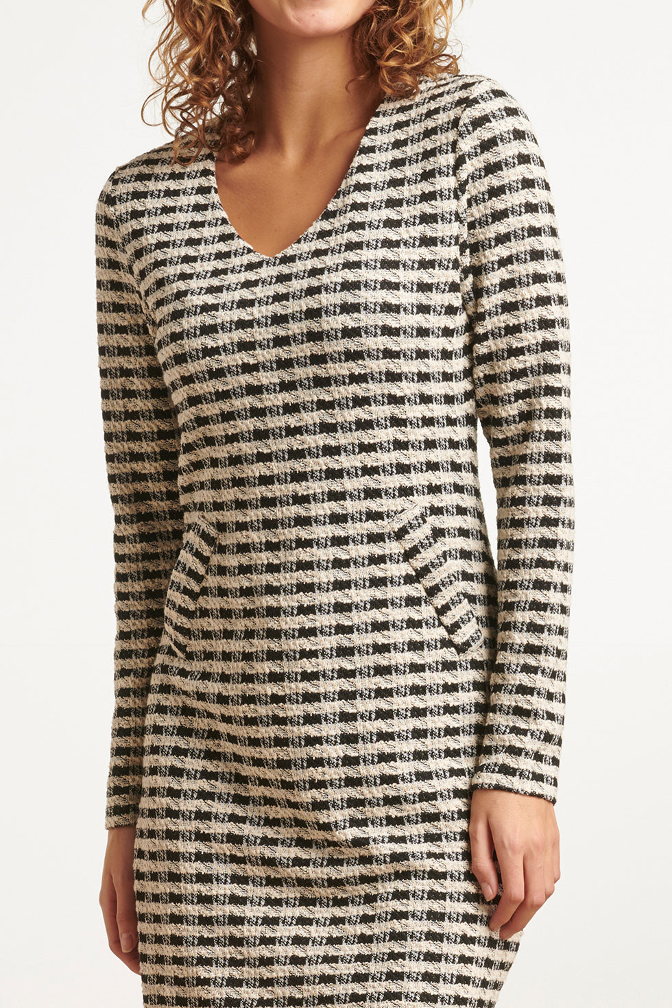 23575 Geruite Jurk Met V-Halszakken | Black-White
