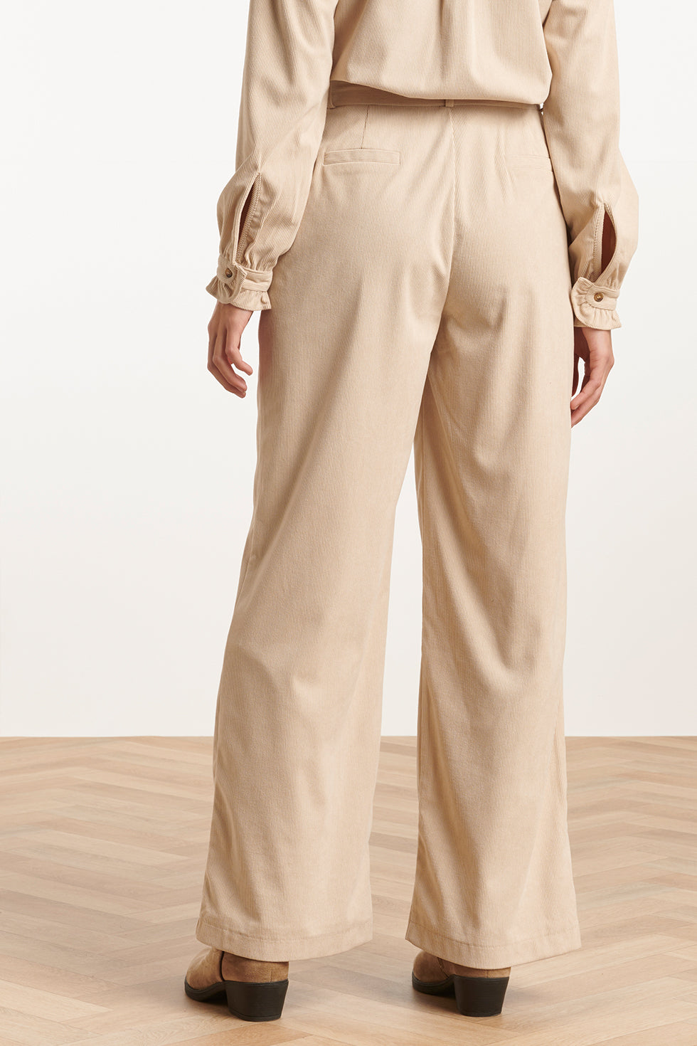 23584 Wijde Corduroy BroekOff White | Off White
