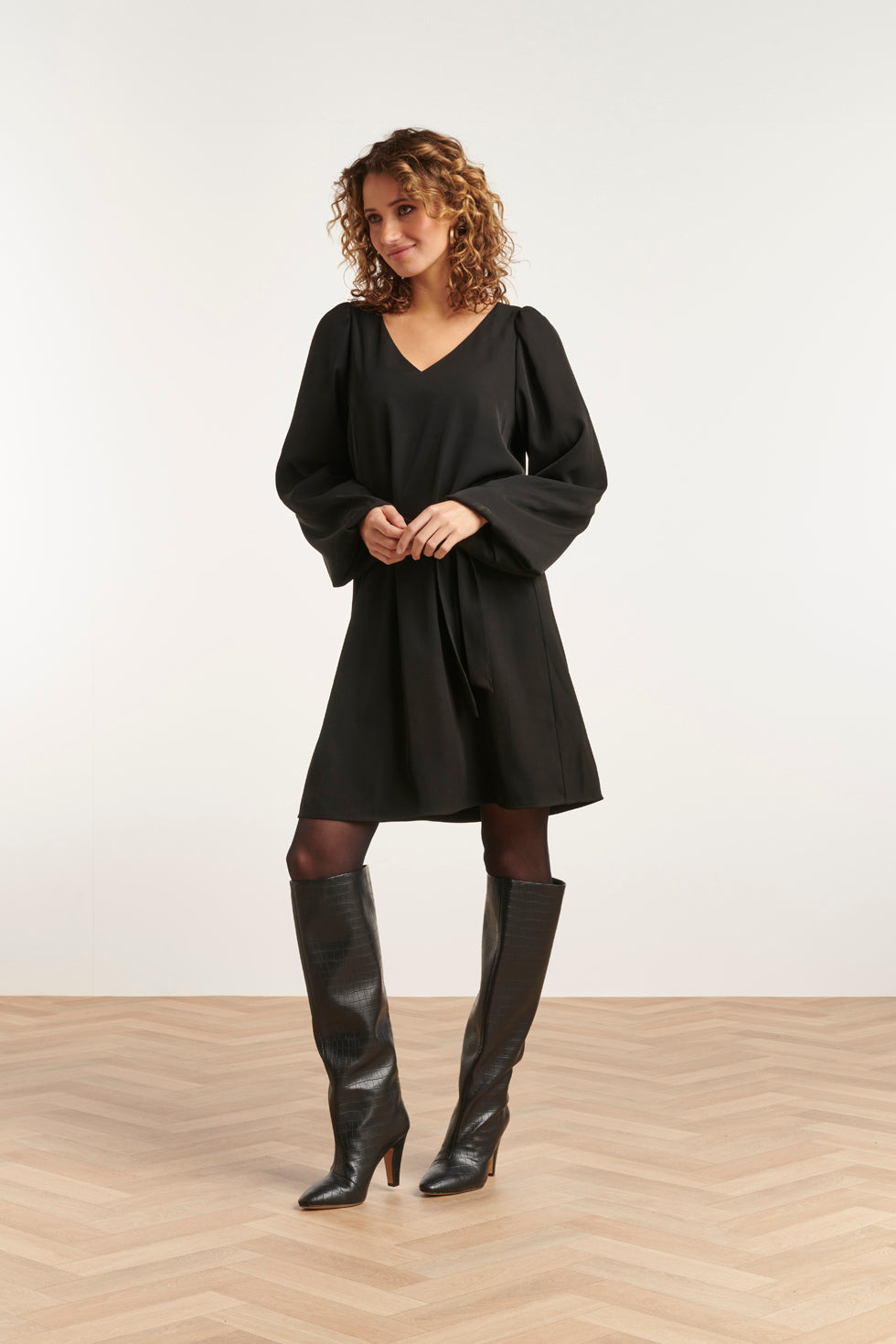 23587 Elegante E V-Hals Jurk Met Ballonmouwen | Black