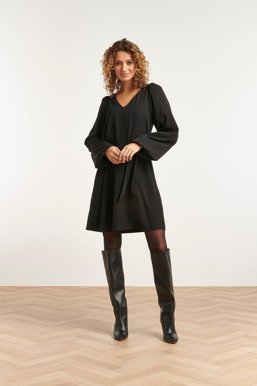 23587 Elegante E V-Hals Jurk Met Ballonmouwen | Black