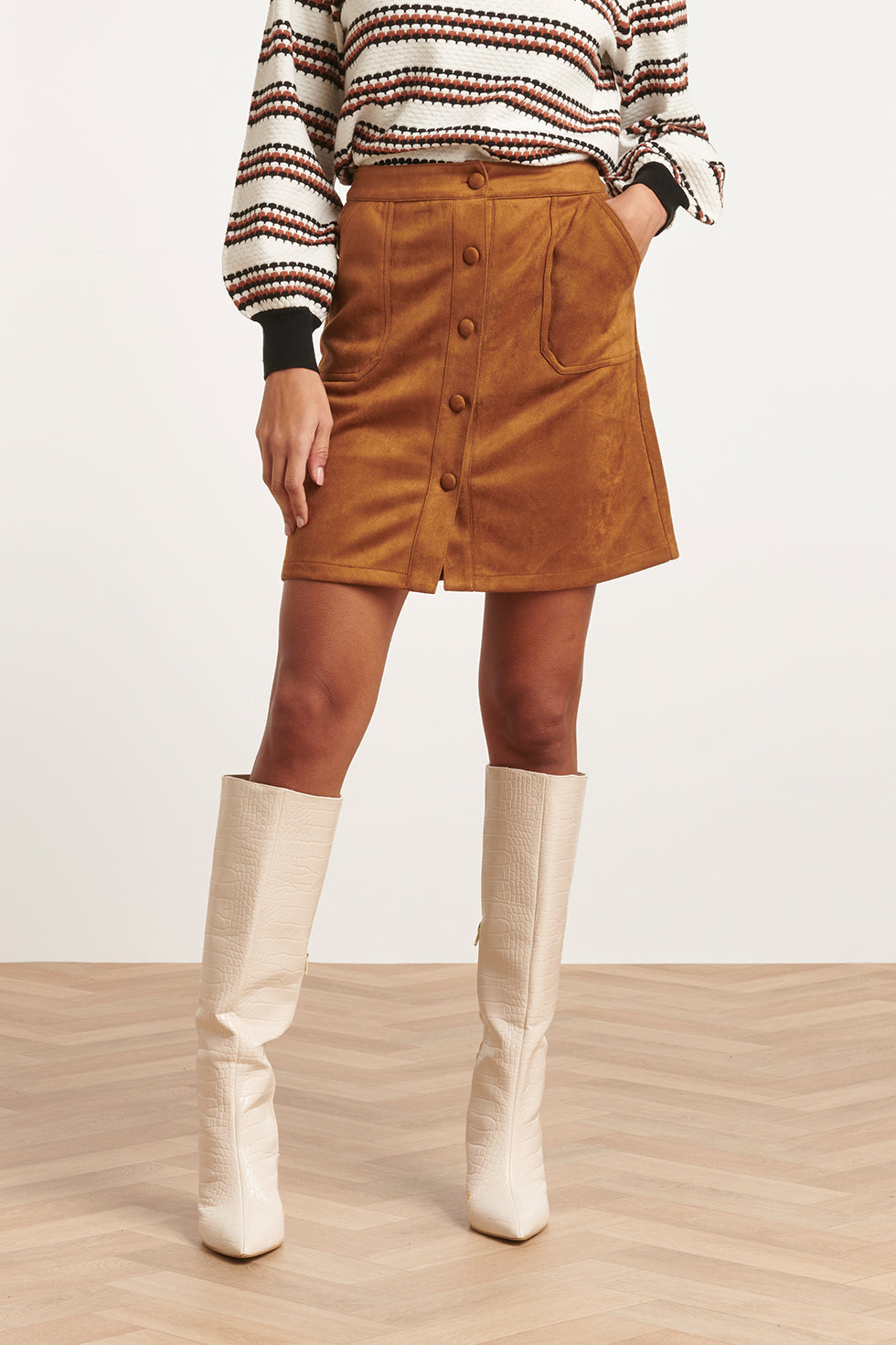 23590 E Suède Look Knoop Rok | Brown