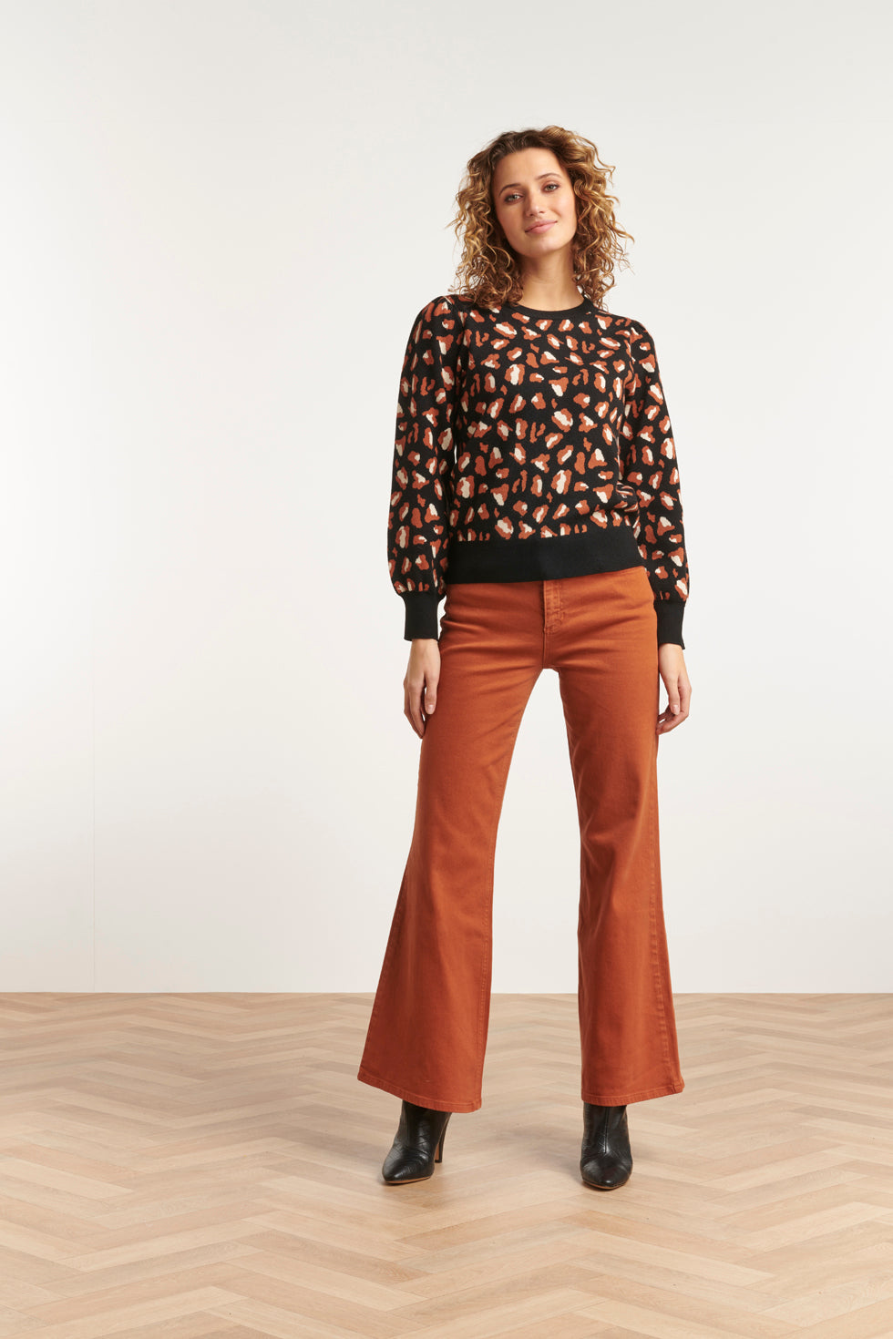 23598 Animal Print Gebreide Top Met Pofmouwen | Black - Brown