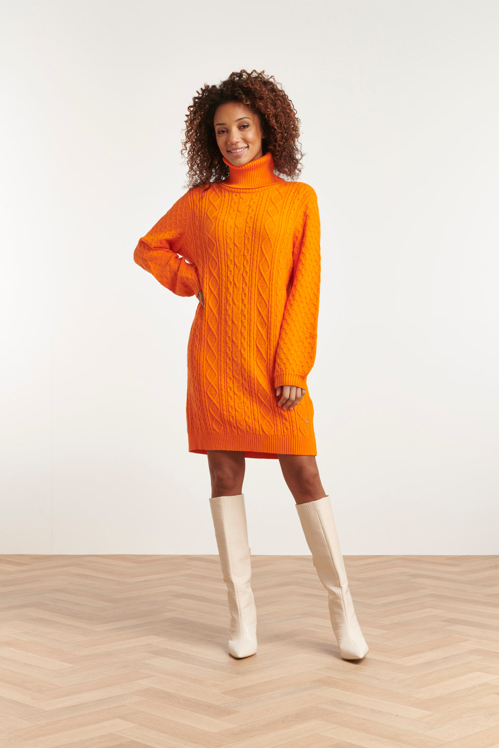 23603 Oversized Coltrui Jurk Met Pofmouwengedurfd | Orange