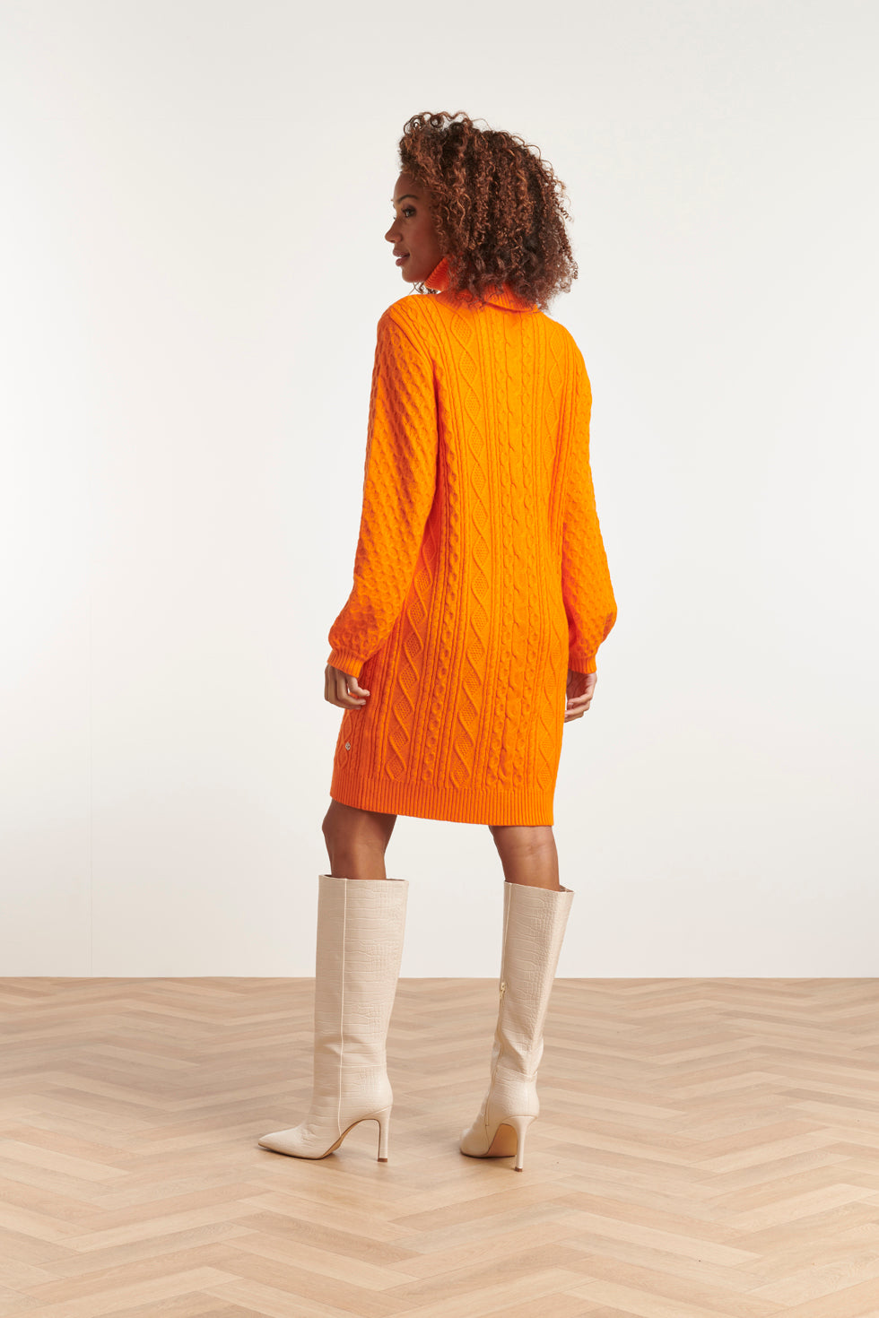 23603 Oversized Coltrui Jurk Met Pofmouwengedurfd | Orange