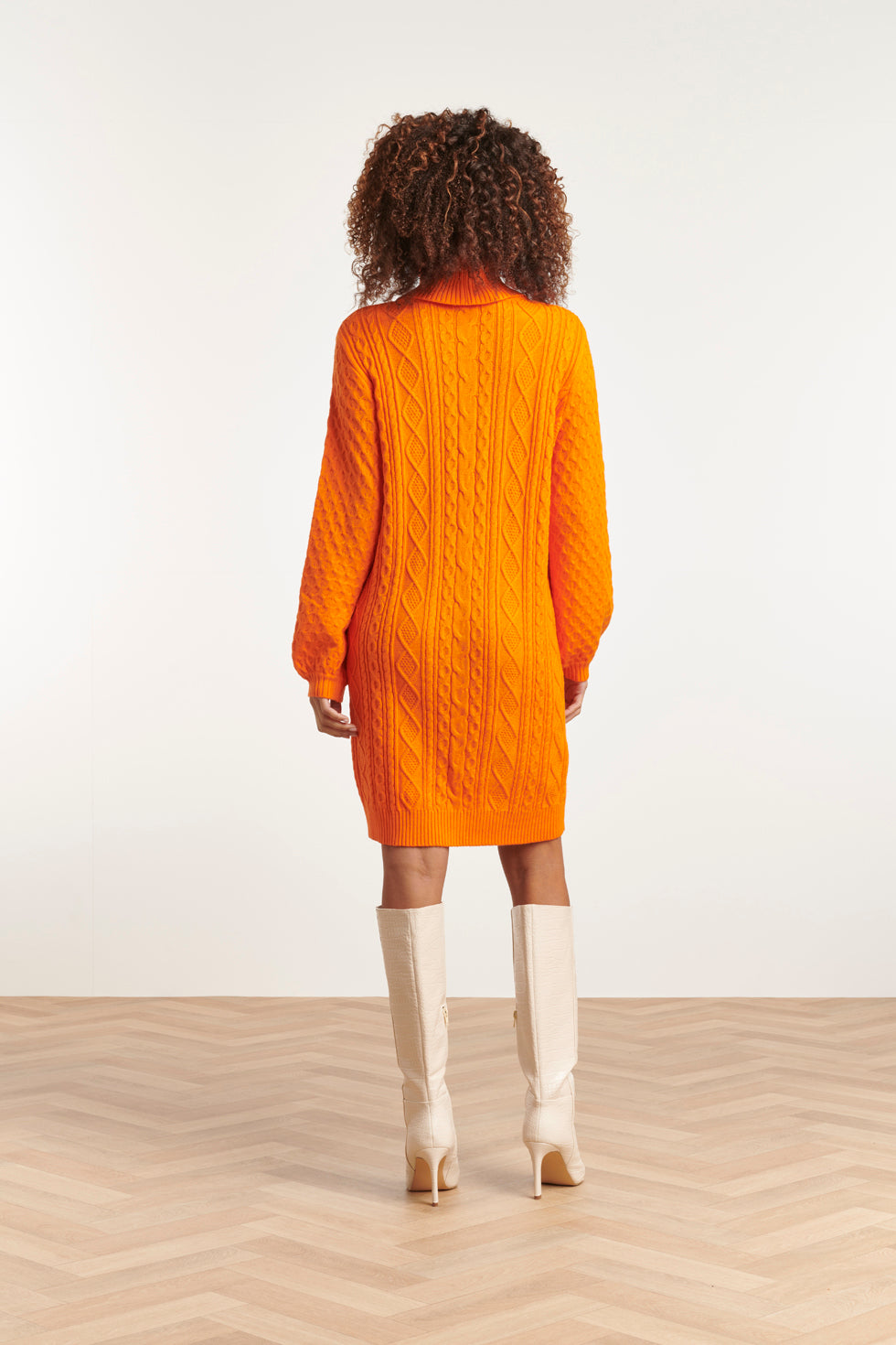 23603 Oversized Coltrui Jurk Met Pofmouwengedurfd | Orange