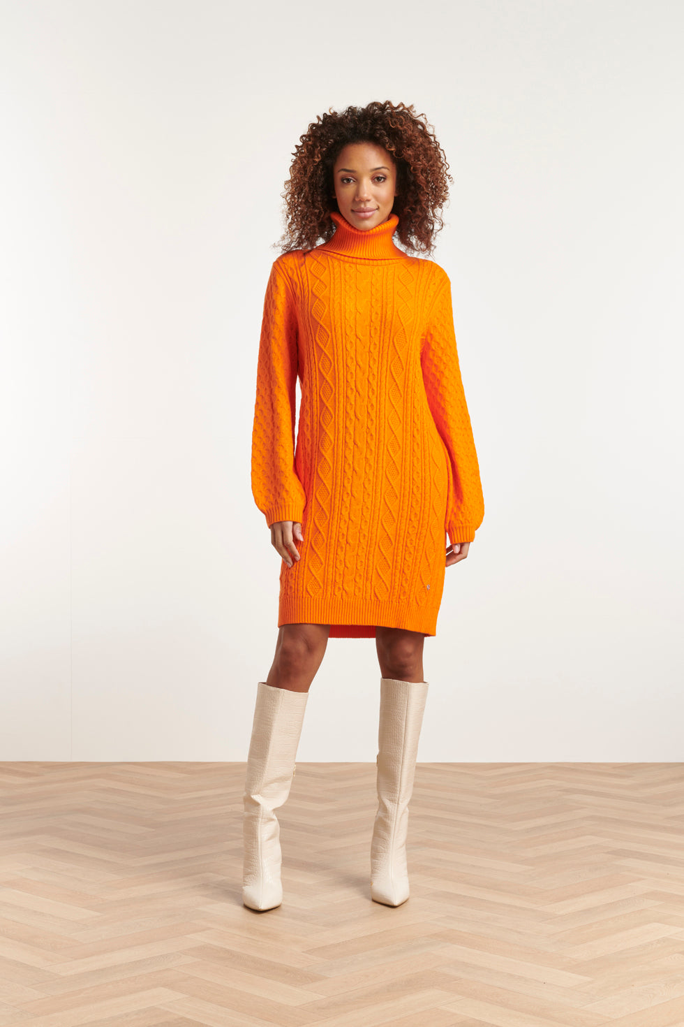 23603 Oversized Coltrui Jurk Met Pofmouwengedurfd | Orange