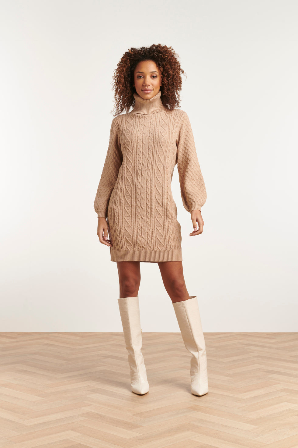23603 Oversized Coltrui Jurk Met PofmouwenZacht | Sand