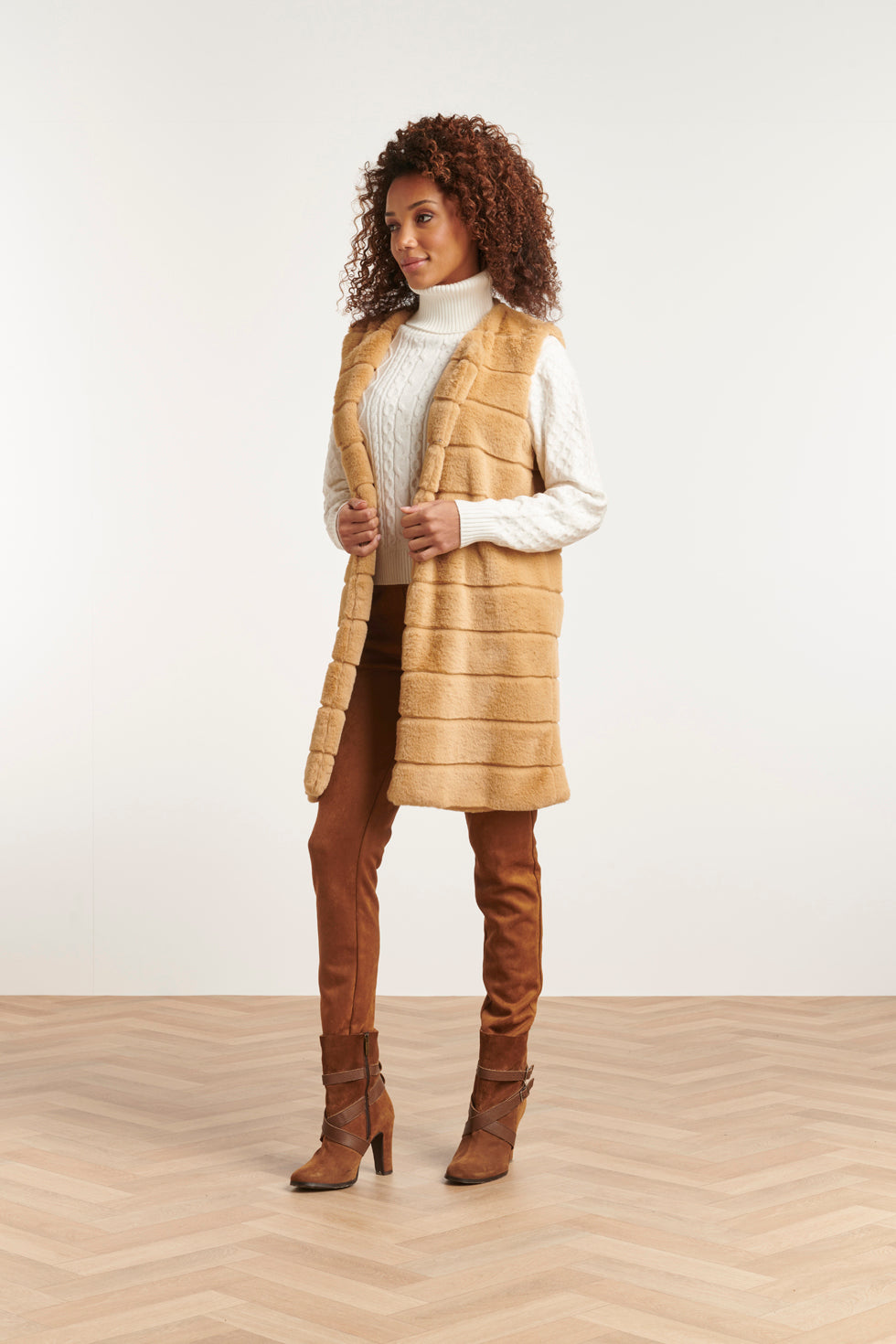 23621 Lang Furry Damesgilet | Sand
