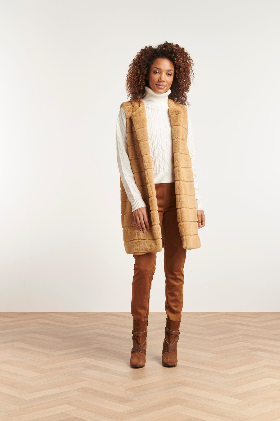 23621 Lang Furry Damesgilet | Sand