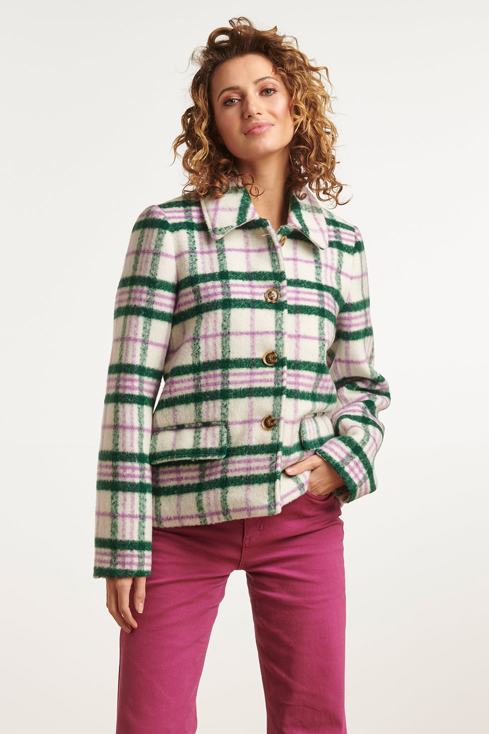 23625 te Korte Damesjas Met Ruitpatroon | White - Muticolour