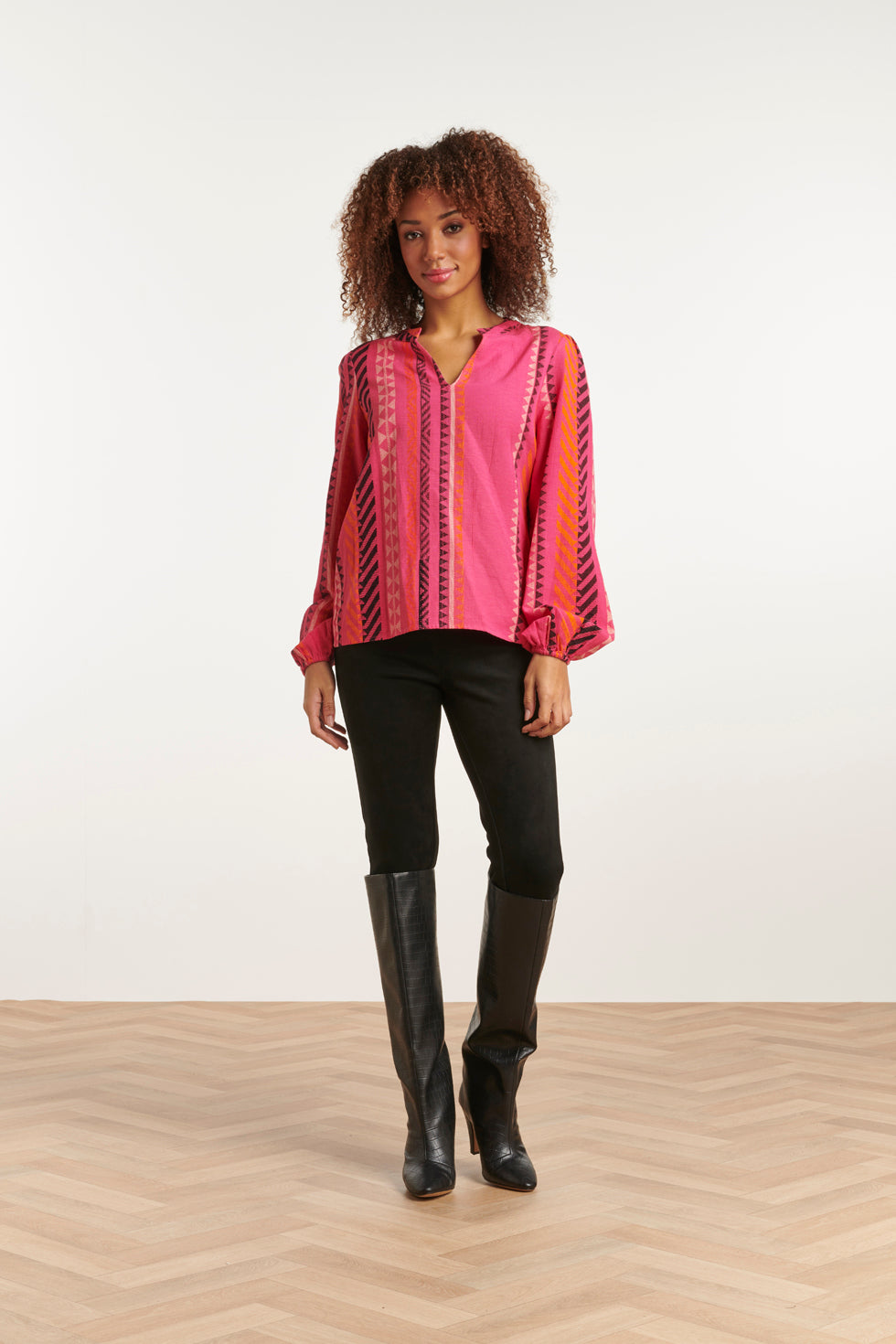 23667 Dames Fuchsia Top Met Aztec Allover Print | Fuchsia - Orange