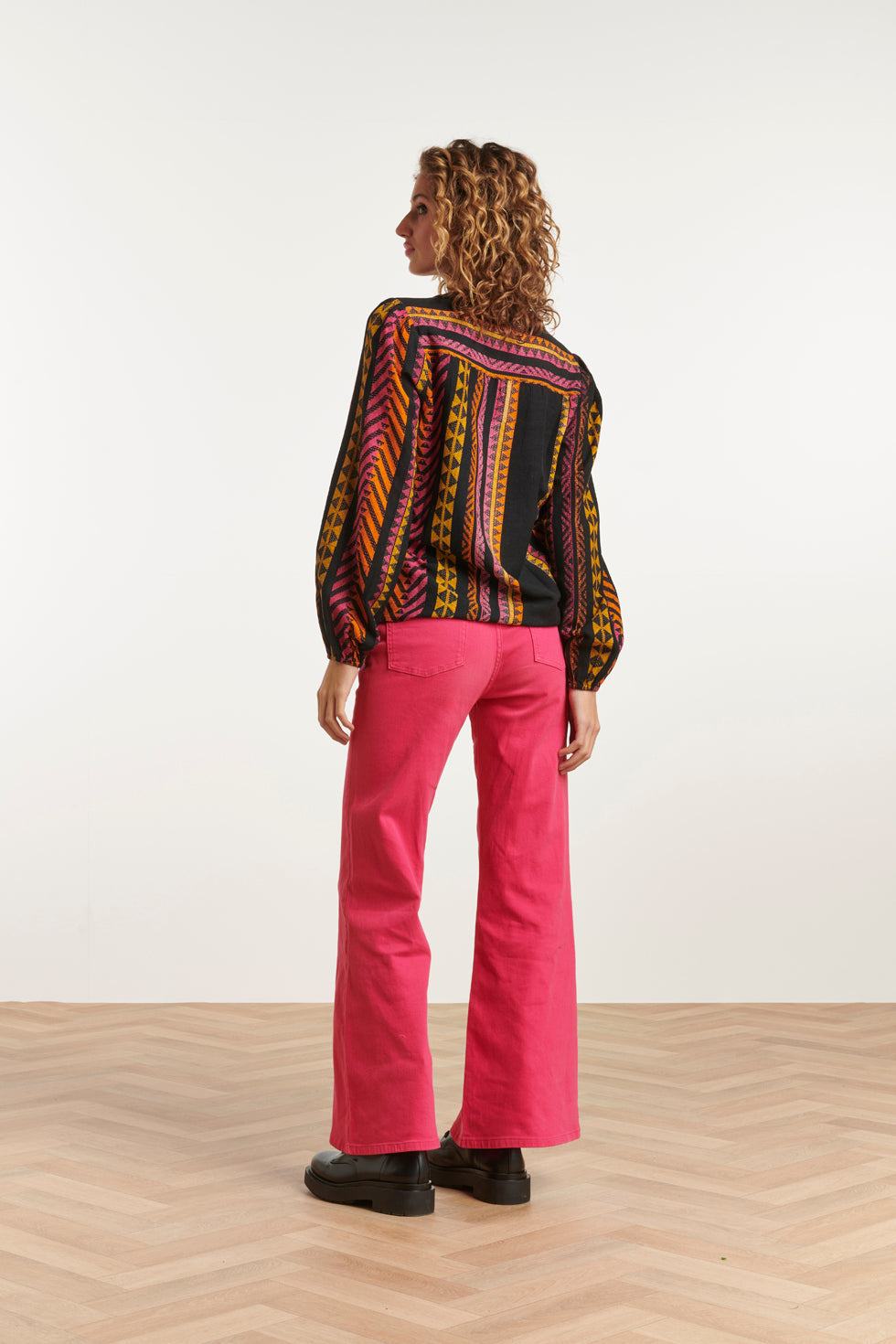 23667 Dames Top Met Aztec Print | Black - Fuchsia