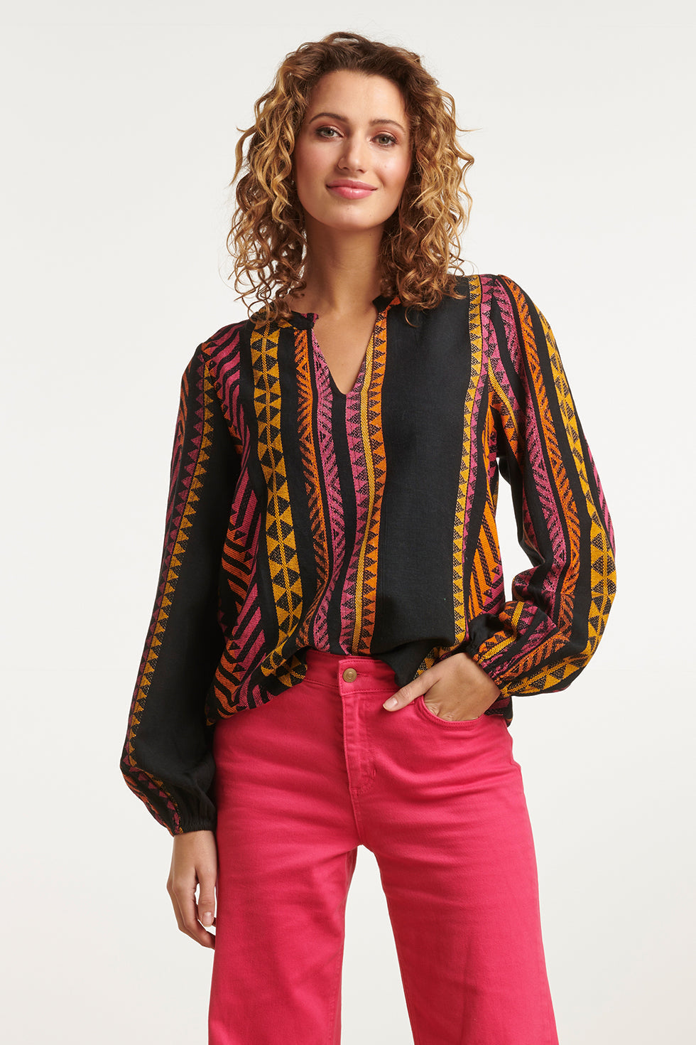 23667 Dames Top Met Aztec Print | Black - Fuchsia