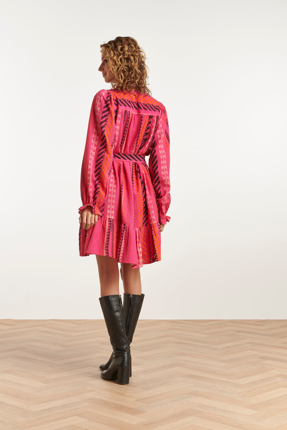 23668 Dames Fuchsia Jurk Met Aztec Allover Print | Fuchsia-Orange