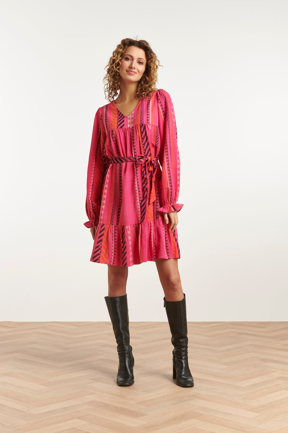 23668 Dames Fuchsia Jurk Met Aztec Allover Print | Fuchsia-Orange