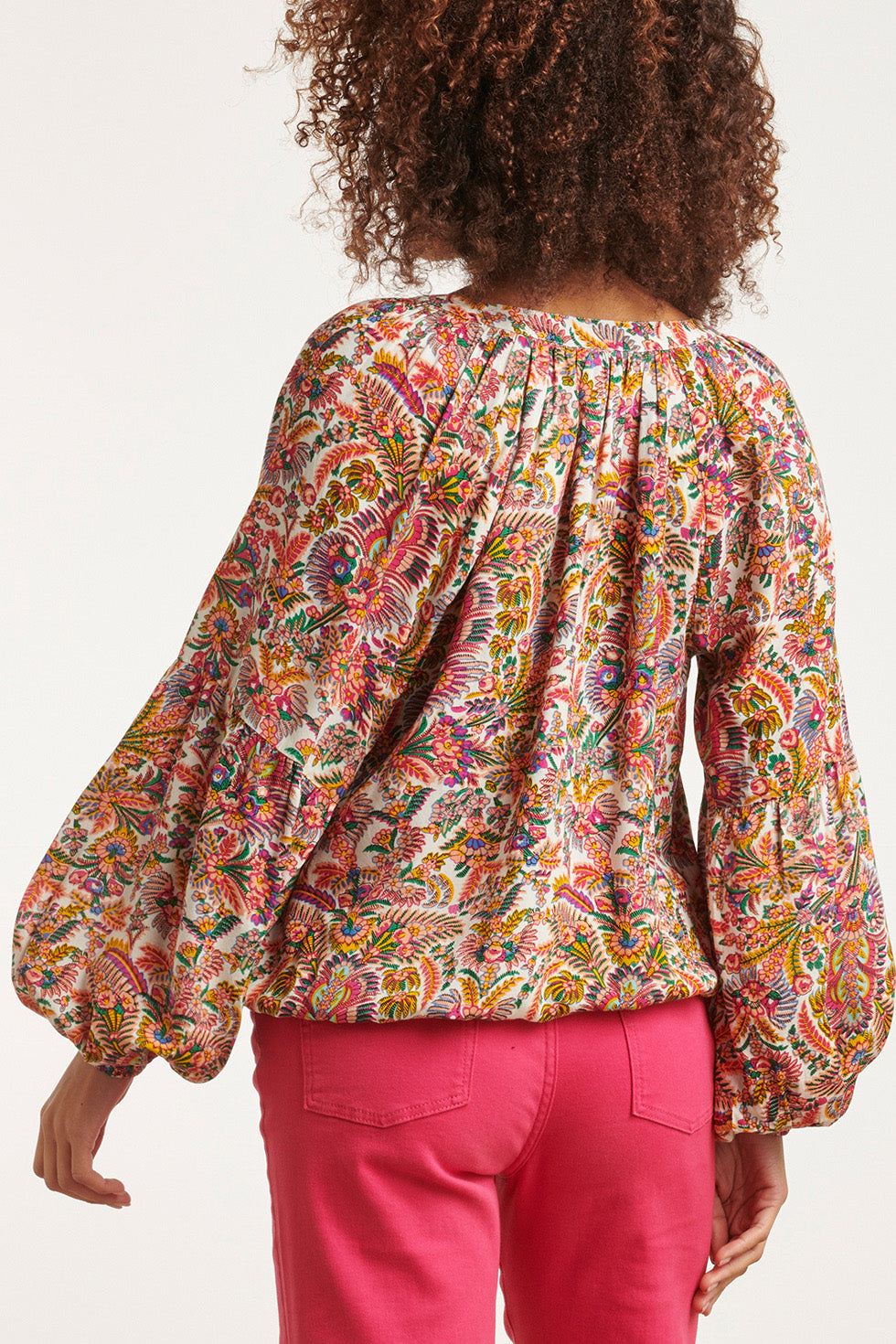 23669 Dames Top Met Multi Bloemen Botanische Print | Muticolour