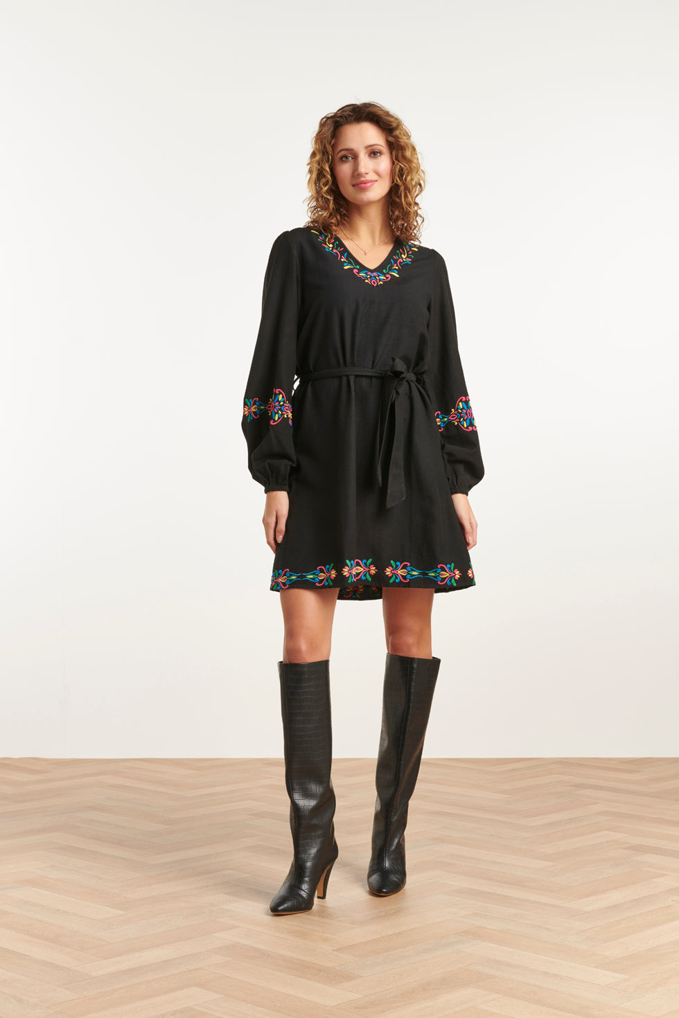23680 Dames Jurk Met Boho Multi Borduursel | Black - Muticolour