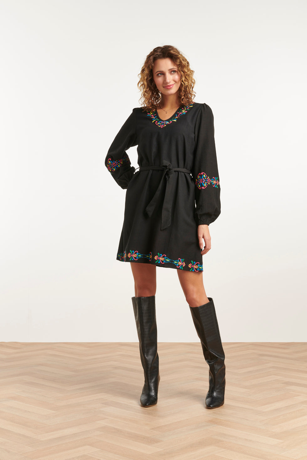 23680 Dames Jurk Met Boho Multi Borduursel | Black - Muticolour