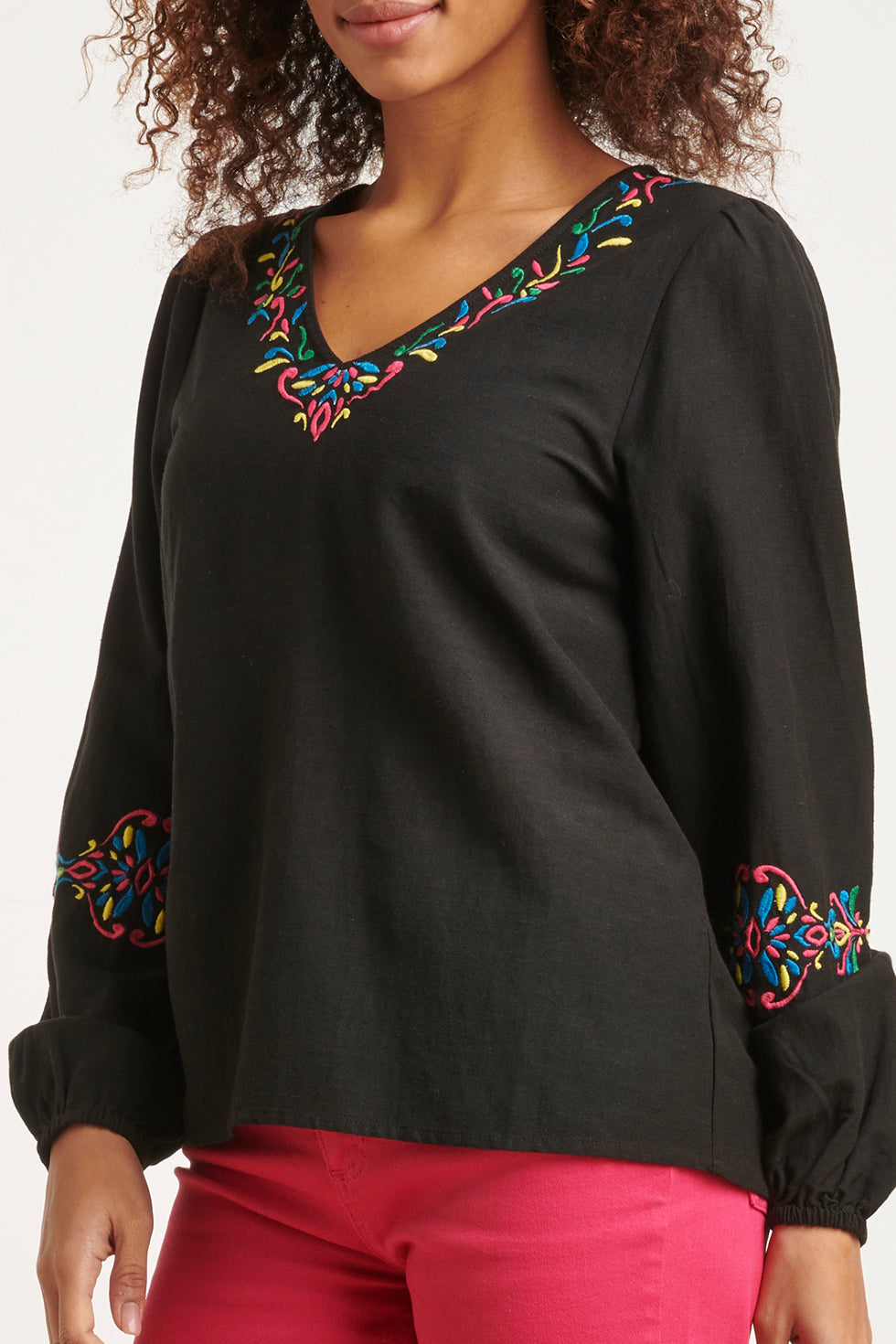 23681 Dames Top Met Boho Borduursellange Pofmouwen | Blackwhite