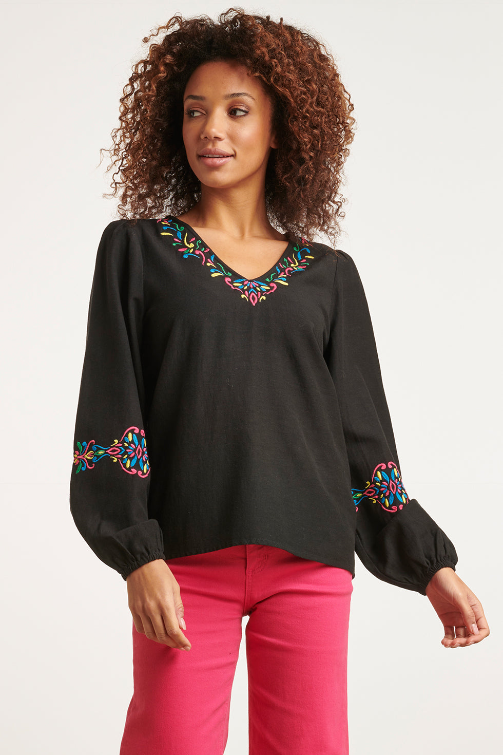 23681 Dames Top Met Boho Borduursellange Pofmouwen | Blackwhite