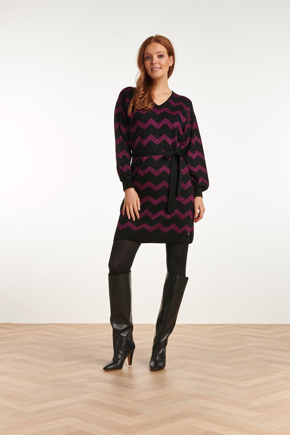 23701-999-380 Paarsee Zigzagprint Ronde Hals Jurk Met Ceintuur | Black - Purple