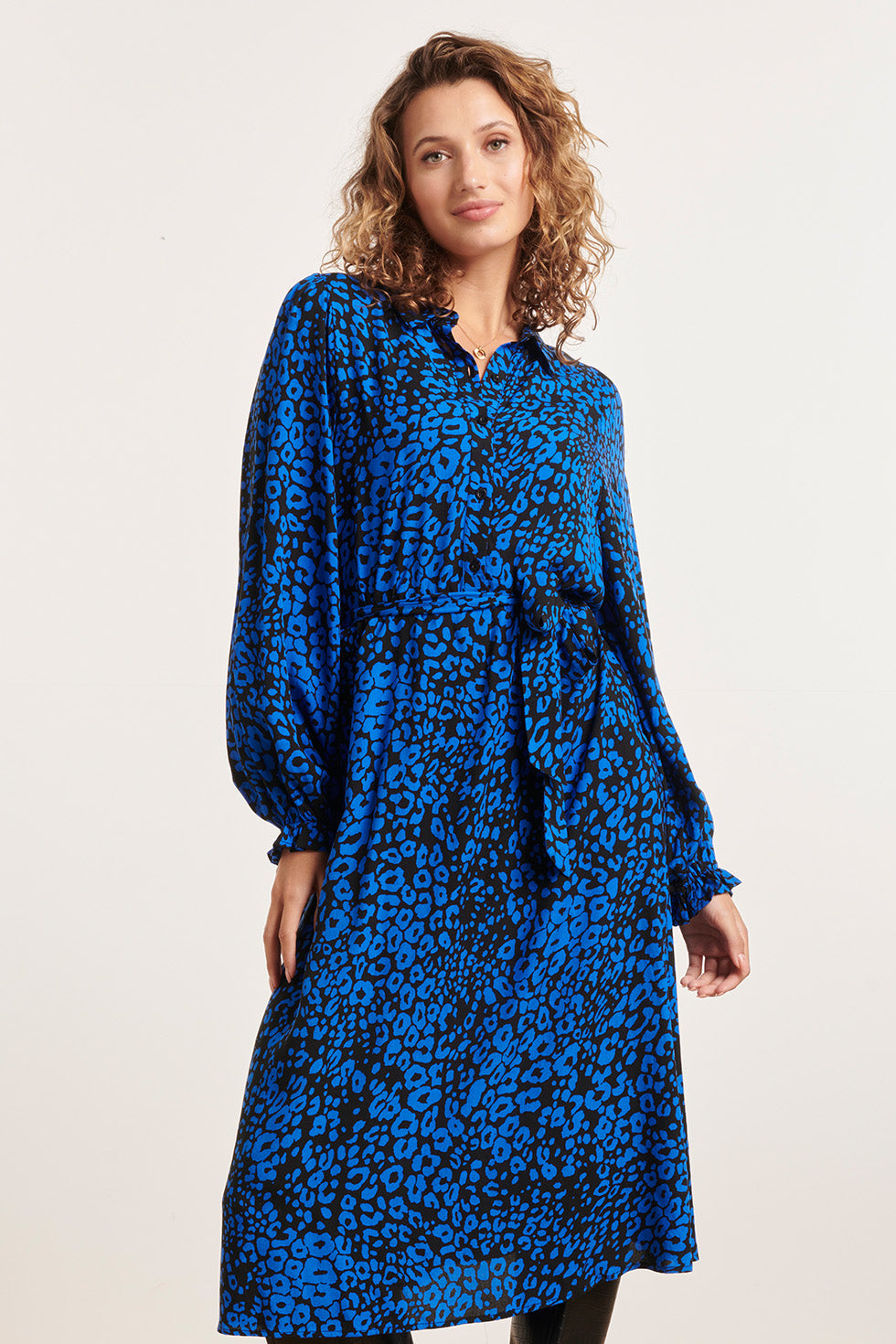 23825 V-Hals Jurk Met Wijd Uitlopende Mouwen | Black-Cobalt