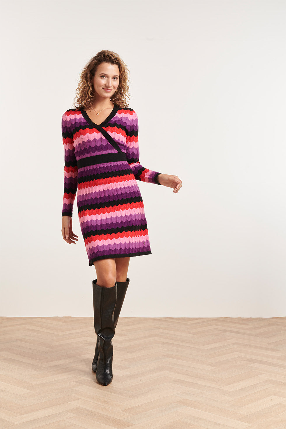 23831 Paarse Multi Zigzag Print V-Hals Jurk | Muticolour