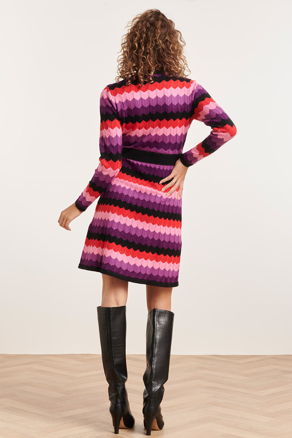 23831 Paarse Multi Zigzag Print V-Hals Jurk | Muticolour
