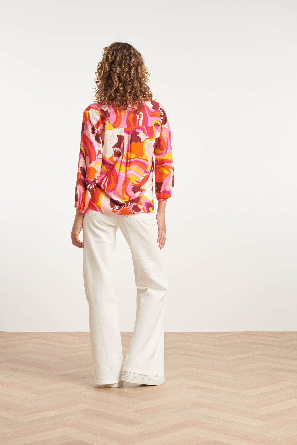 24001 Retro Print Loose Fit V-Hals Top Met Pofmouw | Pink-Multicolour