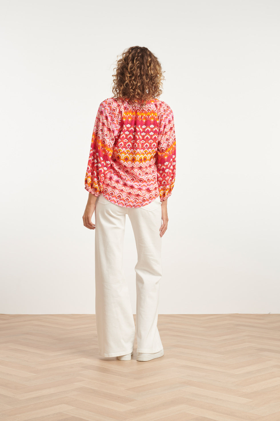 24004 Retro Print V-Hals Top Met Ballonmouw | Pink - Muticolour