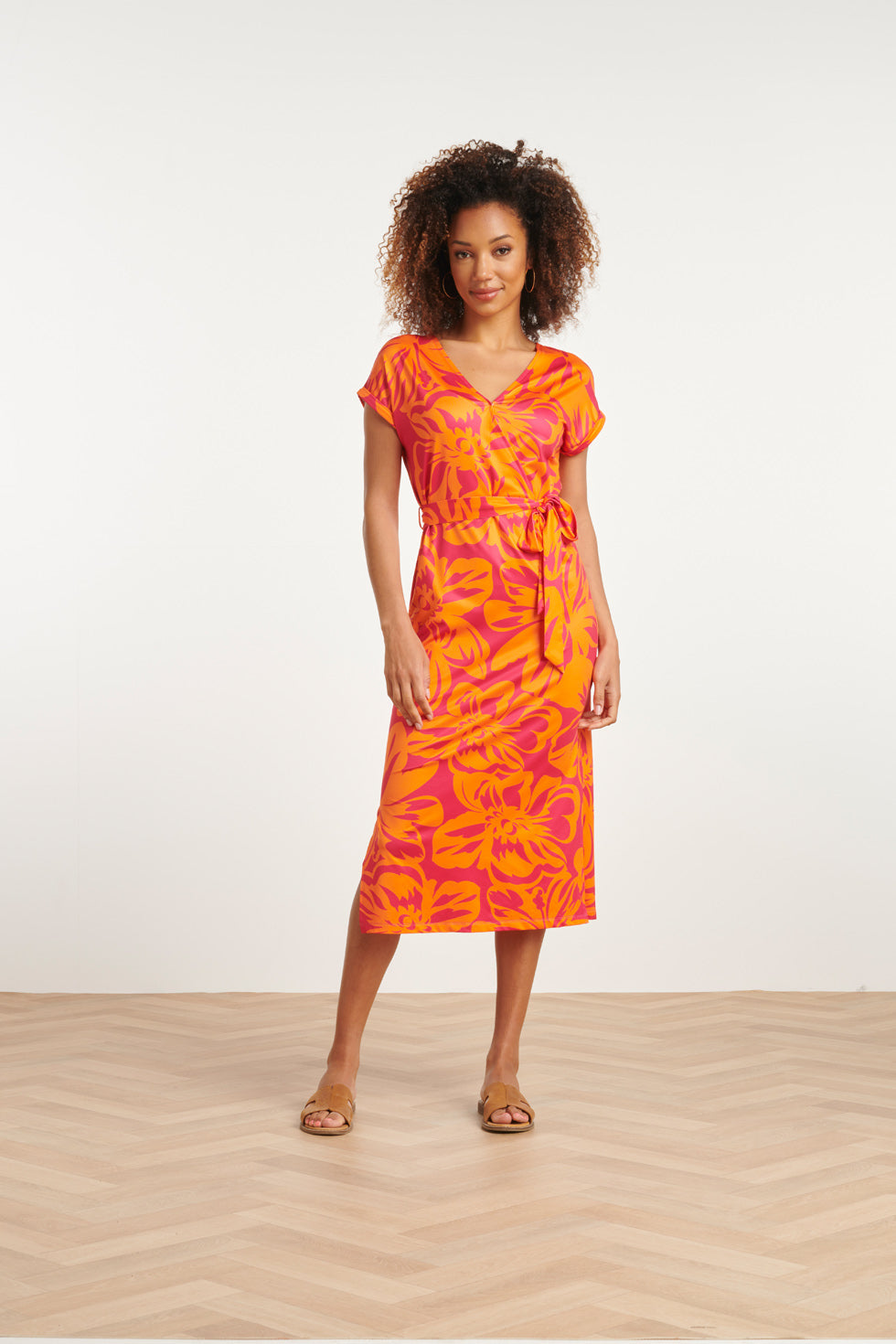 24019 Stretch Jurk Met Fuchsia Bloemenprint | Orange-Fuchsia
