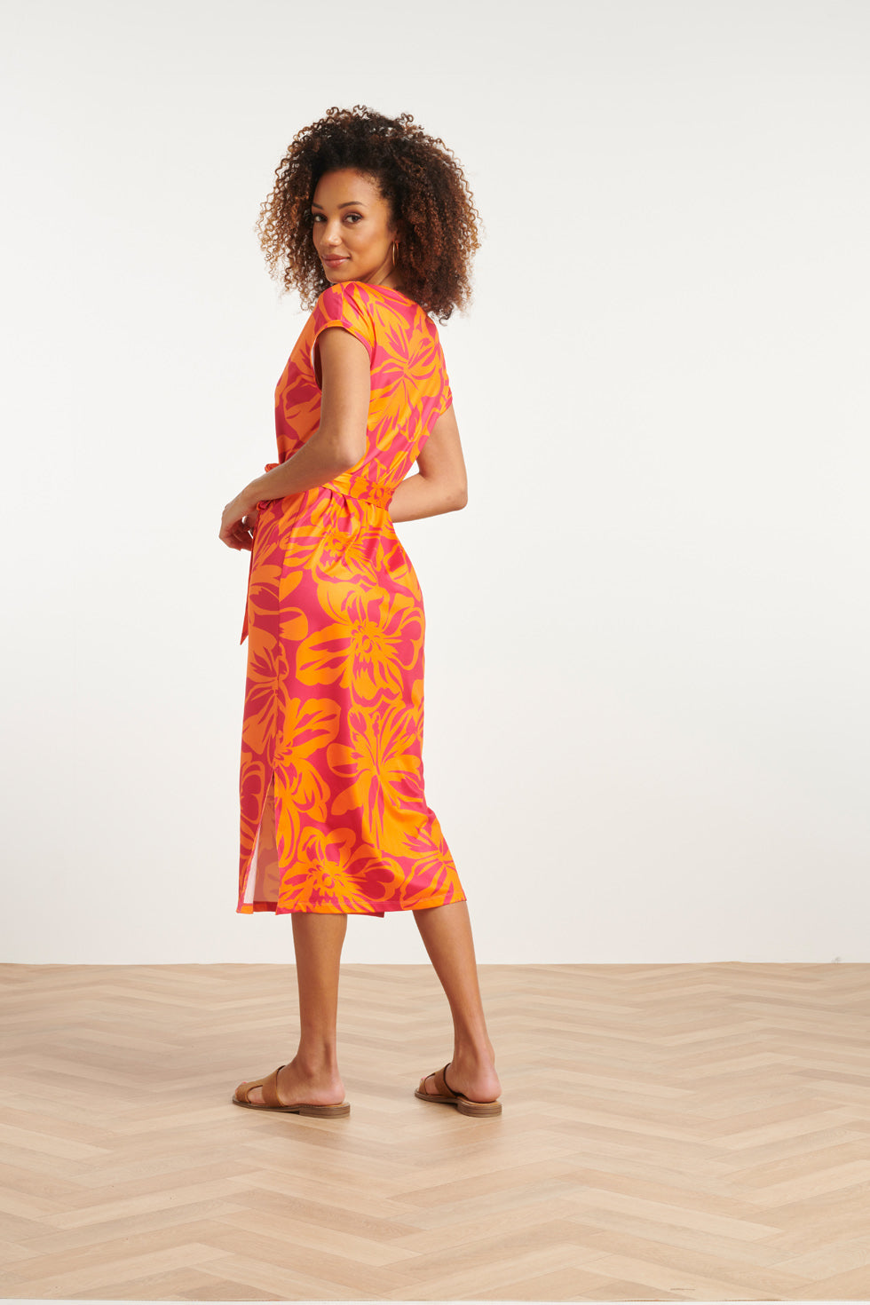 24019 Stretch Jurk Met Fuchsia Bloemenprint | Orange-Fuchsia