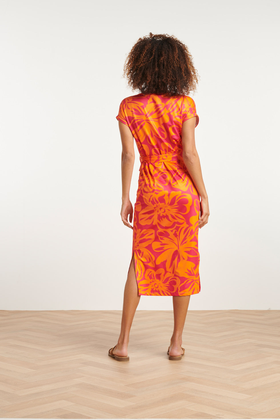 24019 Stretch Jurk Met Fuchsia Bloemenprint | Orange-Fuchsia