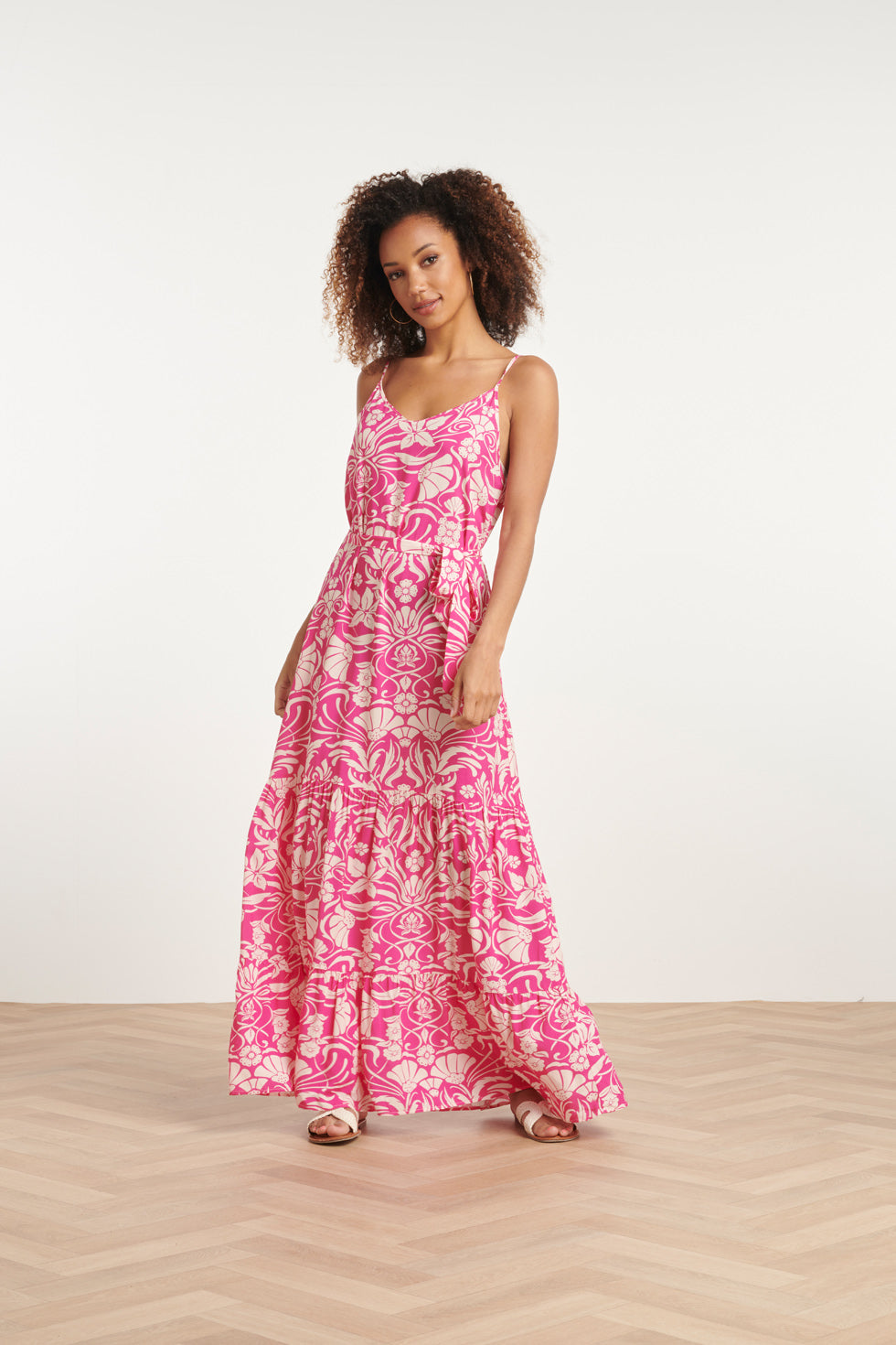 24022 Zomerse Spaghettibandjes Jurk Met Bloemenprint | Fuchsia-White