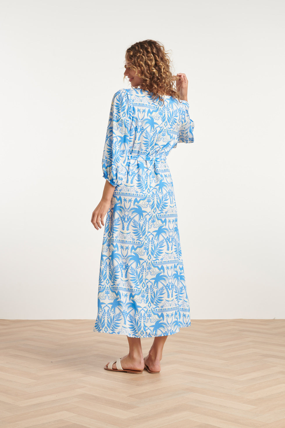 24038 Midi Zomerjurk Met Tropische Print Zomerse | White-Blue