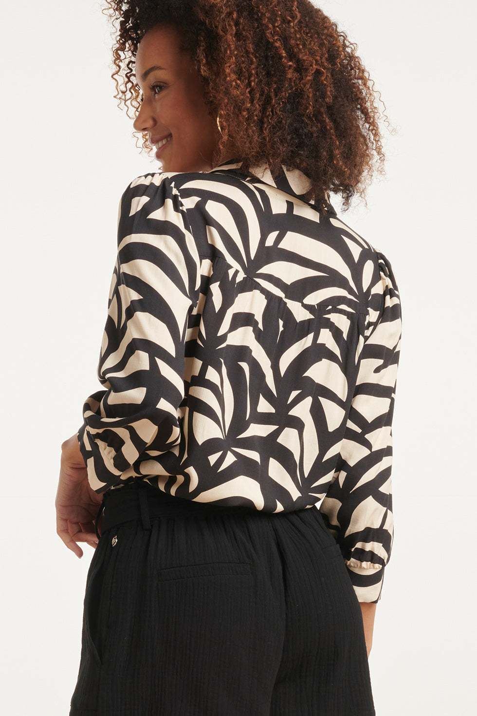 24074 E Grafische Blouse Met 3/4 Mouwen | Black-Sand