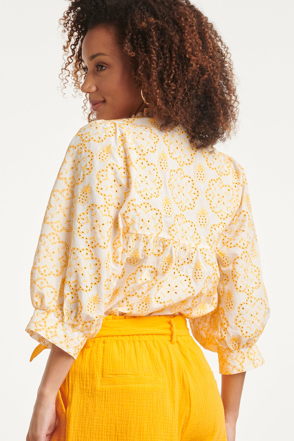 24107 Bloemen Top Met Brie Anglaisezonnig | White-Yellow