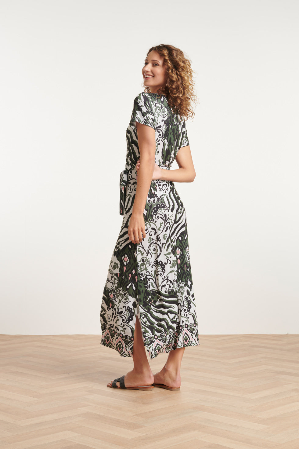 24147 Stretch Zomerjurkarmy Green Aztec Print | Off-White-Multicolour