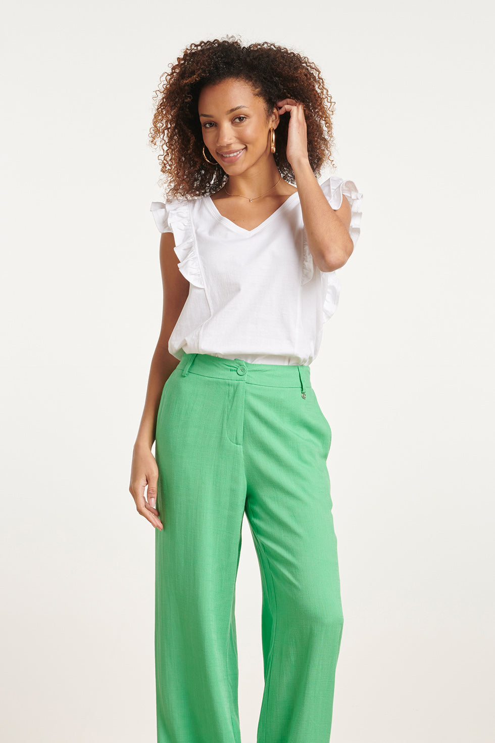 24171 Basic Te Top Met Speelse Dubbele Ruches | White