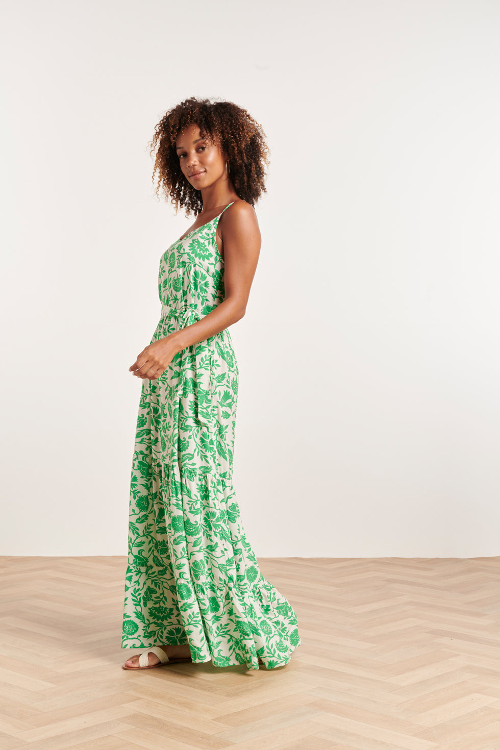 24318 Maxi Jurk Met Spaghettibandjes - Levendige Bloemen Print | White-Green