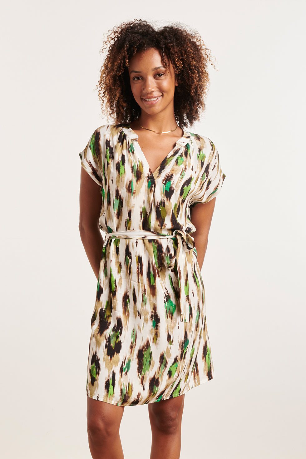 24364 Dames Te Jurk Met Dieren Print | Off-White-Multicolour