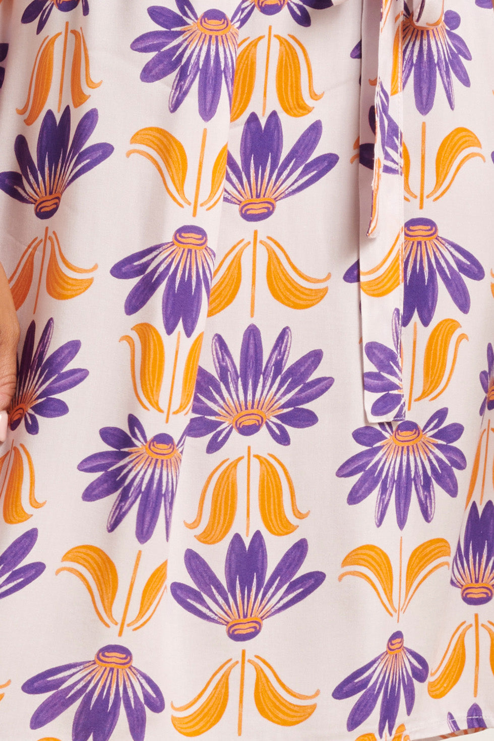 24369 Dames Korte Te Jurk Met Ruchesallover Bloemenprintpaars | Off-White-Multicolour