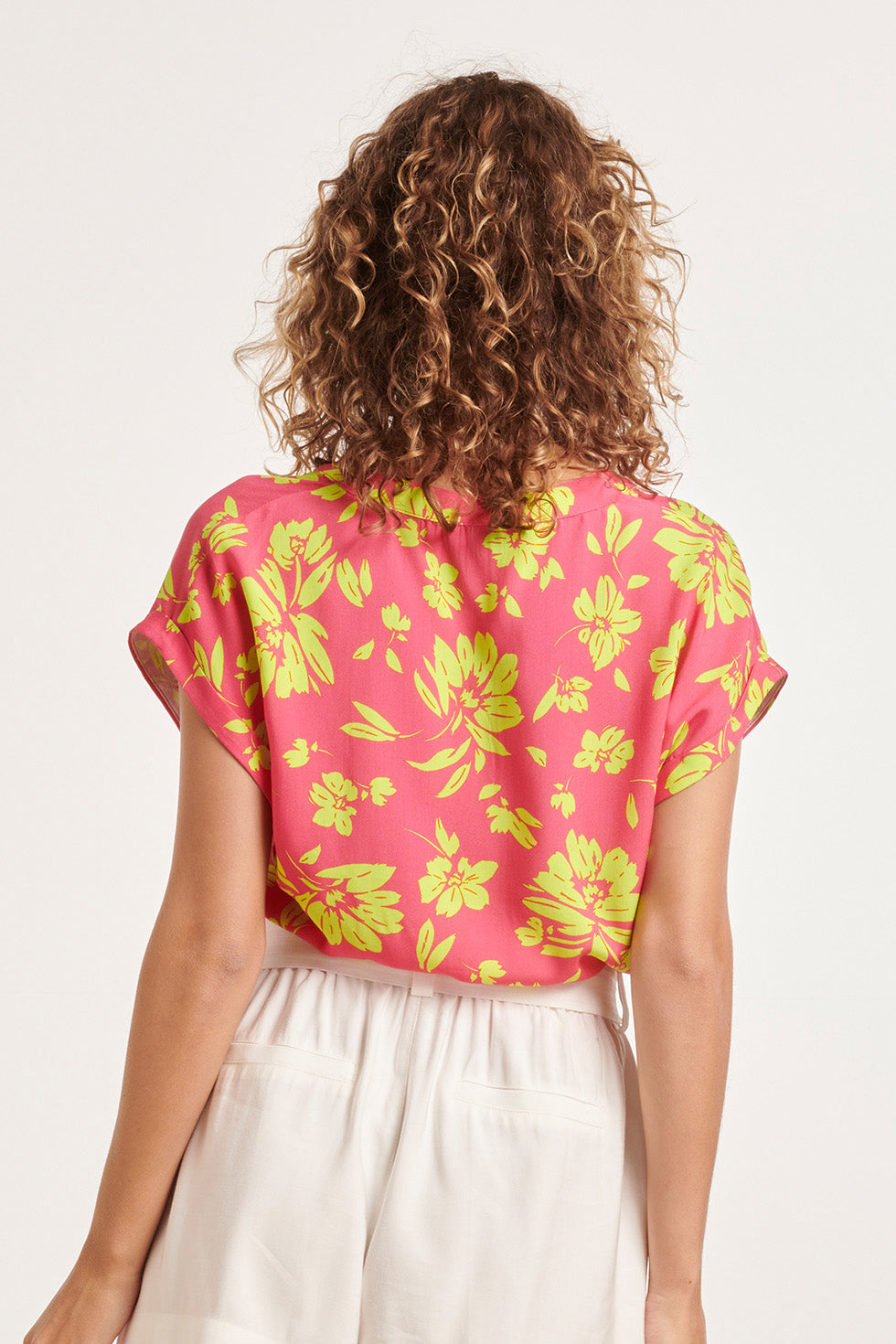 24372 Dames Fuchsia Top Met Allover Lime Bloemenprint | Lime-Pink