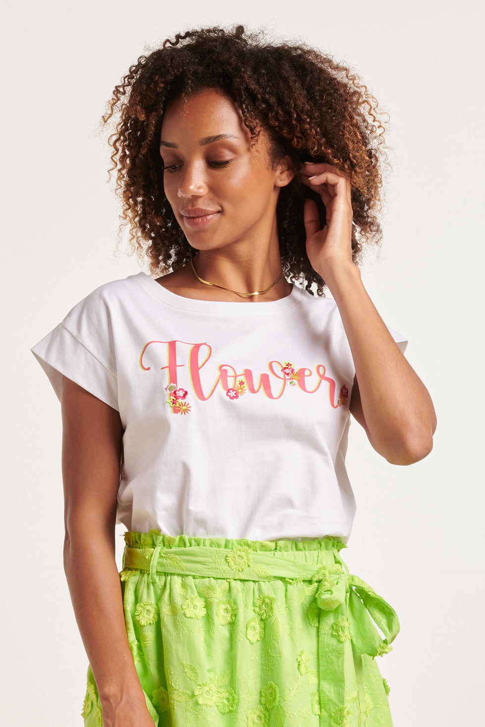 24386 Dames T-Shirt Met Korte Mouwenbloemenprint | White - Muticolour