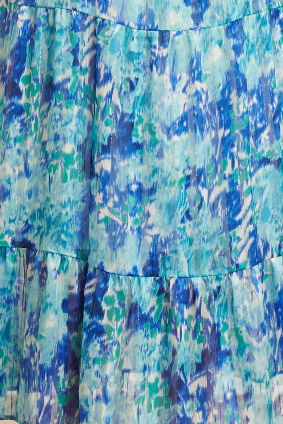 24408 Blauwe Satijnen Maxi Jurk Met Abstracte Print En 3/4 Mouwen