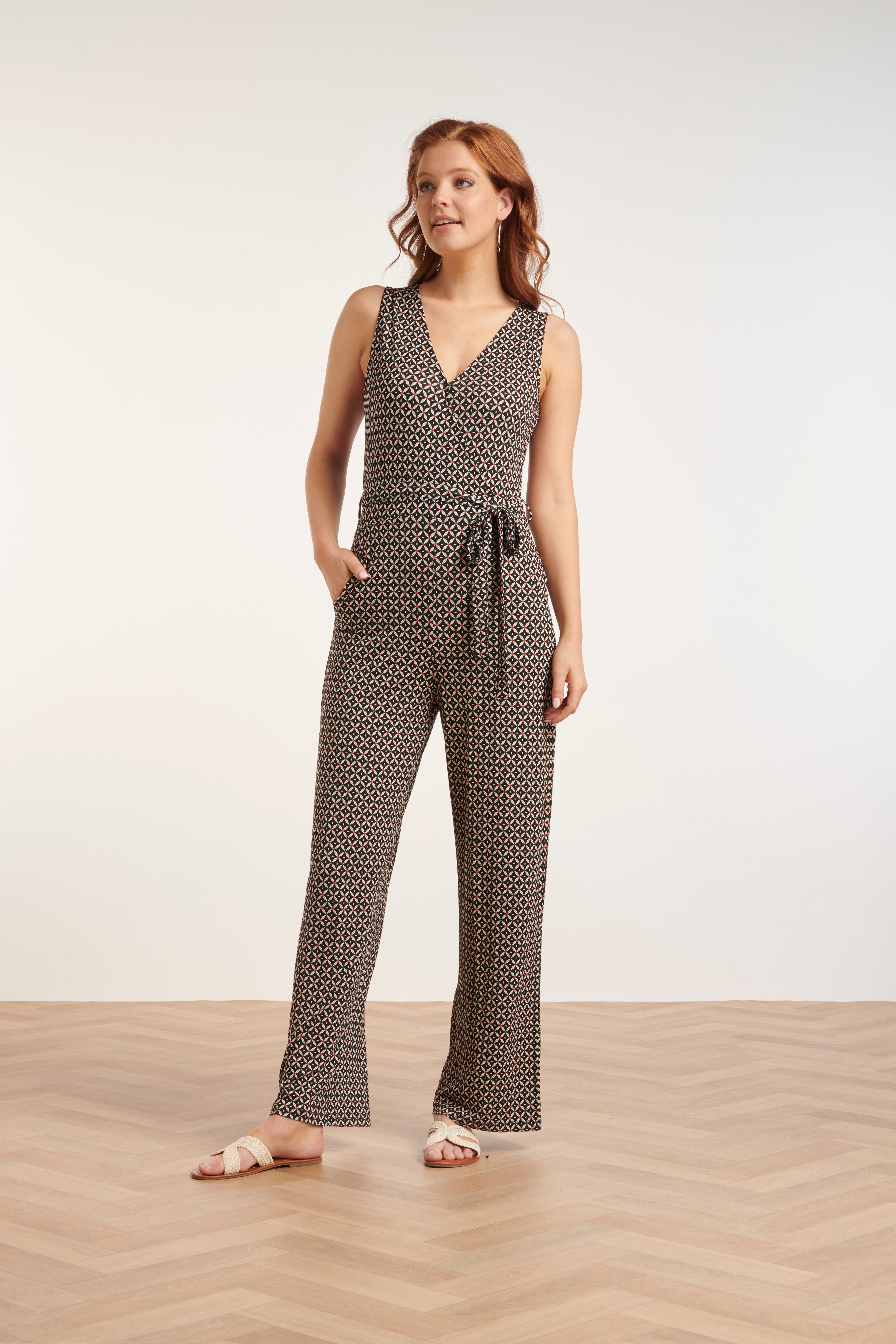 24439 Donkere Grafische Print Jumpsuit | Muticolour