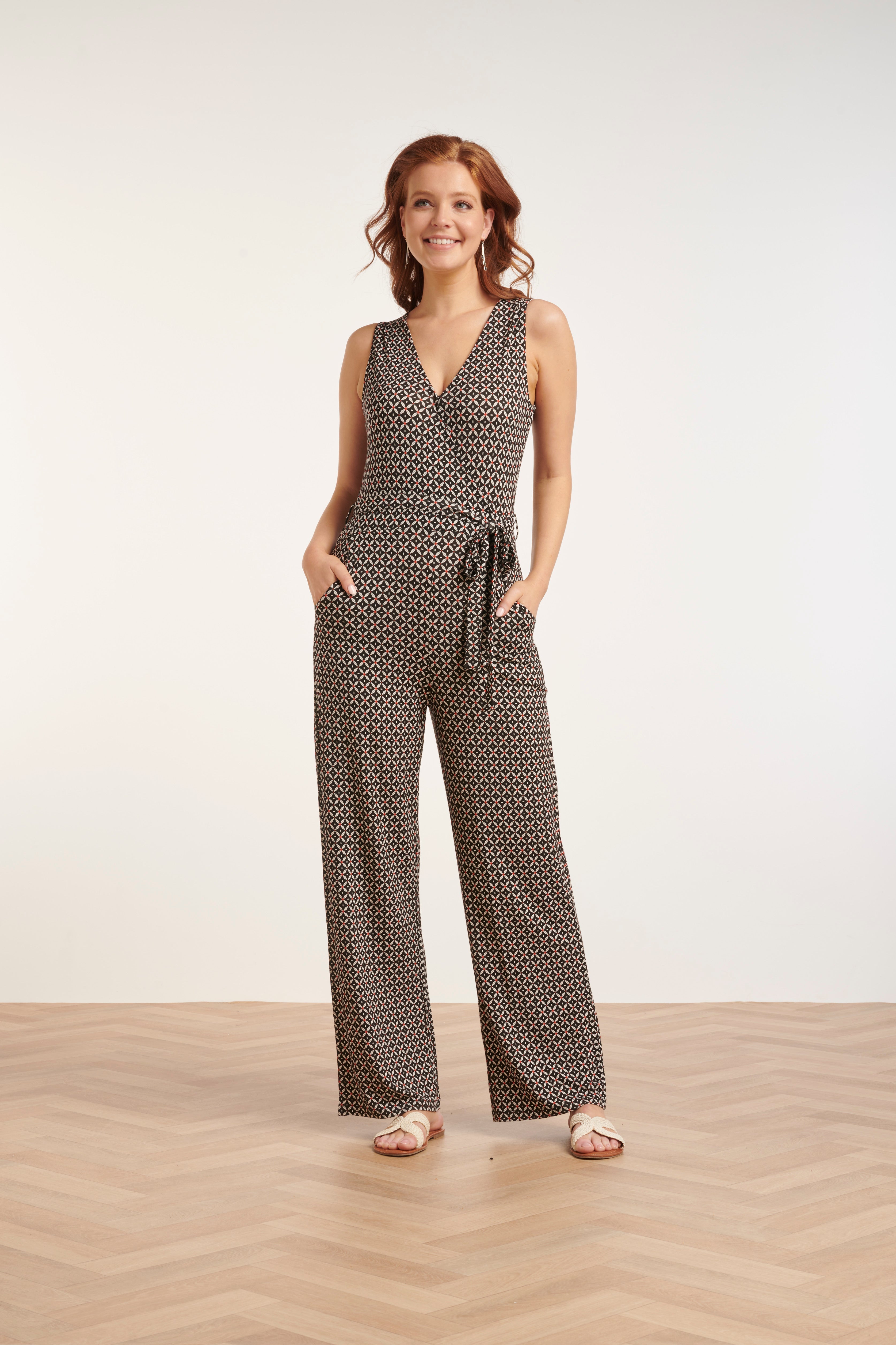 24439 Donkere Grafische Print Jumpsuit | Muticolour