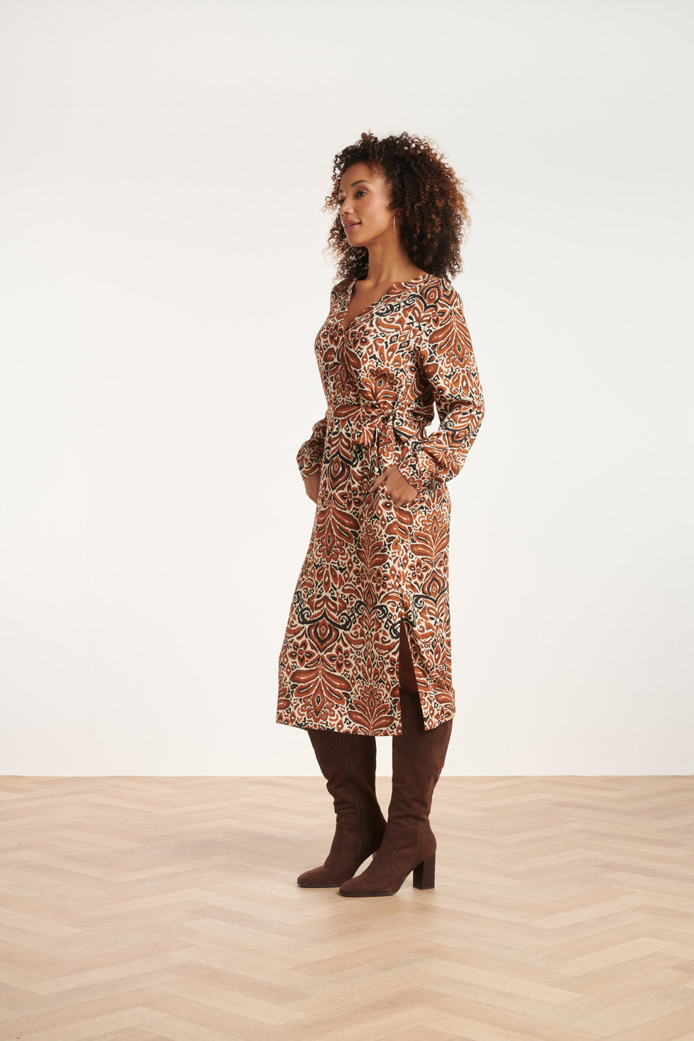 24509 E Paisley Bedrukte Midi Jurk | Sand - Brown